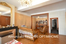 À vendre en exclusivité : Grande maison de ville historique à rénover, avec commerce – centre-ville de Stenay (proche Belgique et Luxembourg)