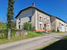 Ancien Corps de ferme de caractère avec dépendances – Terrain de 5 240 m² – Proche Belgique & Luxembourg