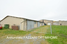 À vendre en exclusivité à Lion-devant-Dun, bâtiment à usage de garages et bureau, surface totale 282 m²!