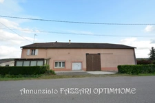 A vendre en exclusivité, proche de la Belgique et du Luxembourg, un ancien corps de ferme de 144 m² habitable avec 400 m² environ de dépendance !