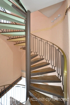 A vendre en exclusivité, proche de la Belgique et du Luxembourg, immeuble rénové en 2003 avec local commercial  et un appartement d’environ 68 ² habitables (deux chambres !