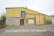 À vendre en exclusivité, proche Belgique et Luxembourg,  à Lion-devant-Dun, bâtiment à usage de garages et de stockage 