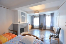 À vendre en exclusivité à Stenay (Meuse) – Spacieuse maison de ville de 235 m² avec garage, cour, 4 chambres et grenier aménageable