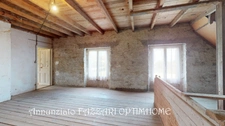 A vendre en exclusivité, proche de la Belgique et du Luxembourg, un ancien corps de ferme de 144 m² habitable avec 400 m² environ de dépendance !