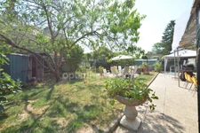 A vendre en exclusivité, proche de la Belgique et du Luxembourg, une agréable maison de campagne de 157 m² habitables, 7 pièces (4 chambres) sur une parcelle de 479 m² !