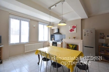 À vendre en exclusivité à Stenay (Meuse) – Spacieuse maison de ville de 235 m² avec garage, cour, 4 chambres et grenier aménageable