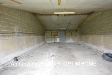 À vendre en exclusivité à Lion-devant-Dun, bâtiment à usage de garages et bureau, surface totale 282 m²!