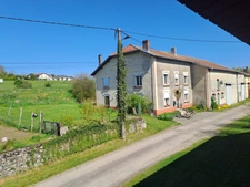 Ancien Corps de ferme de caractère avec dépendances – Terrain de 5960 m² – Proche Belgique & Luxembourg