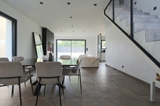 Vous rêvez d’une maison moderne aux finitions premium à Florange ? Cette pépite de 2023 avec cuisine haut de gamme et verrières design va vous séduire !