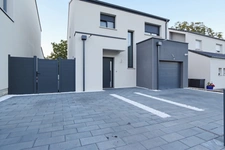 Vous rêvez d’une maison moderne aux finitions premium à Florange ? Cette pépite de 2023 avec cuisine haut de gamme et verrières design va vous séduire !