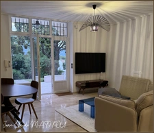 Ancienne Villa Rothschild – Élégant 2 pièces rénové avec terrasse et aperçu mer