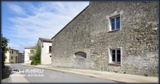Maison d'environ 71 m2 à rénover avec terrain séparé d'environ 202 m2 