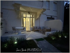 Ancienne Villa Rothschild – Élégant 2 pièces rénové avec terrasse et aperçu mer