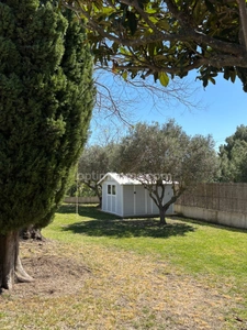 Maison à FONTVIEILLE de plain pied 4 chambres