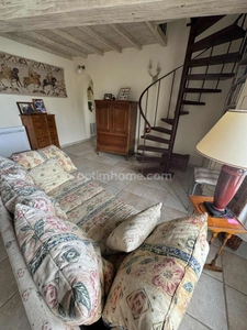 Maison à FONTVIEILLE de plain pied proche centre ville