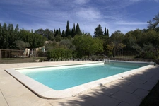 Saint-Rémy-de-Provence – Maison avec piscine, studio indépendant et terrain de 3 000 m²