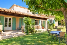 Saint-Rémy-de-Provence – Maison avec piscine, studio indépendant et terrain de 3 000 m²