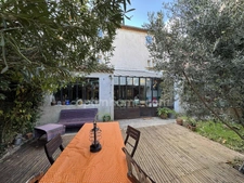 Maison de ville bohème avec jardin et dépendance au cœur du village de SAINT REMY DE PROVENCE 