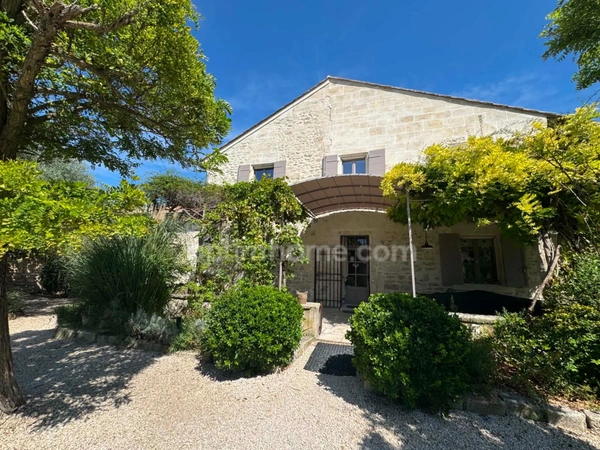 Propriété en pierres composée de 2 habitations à SAINT REMY DE PROVENCE
