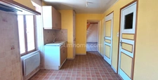 Appartement et sa dépendance rénovée entièrement proche de toutes commodités  !! 
