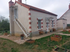 Maison indépendante habitable de suite sur un beau terrain clos !!