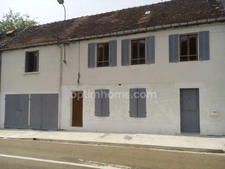 Appartement et sa dépendance rénovée entièrement proche de toutes commodités  !! 