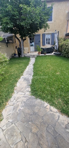 BEAUCOUP DE CHARME, MAISON T4 AVEC JARDIN!