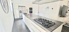VILLA TYPE BASTIDE AVEC PISCINE & GARAGE!