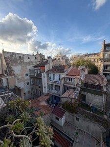 Rue Consolat - T2 -Dernier étage - 30m2 - Parfait Etat     126 000 euro FAI