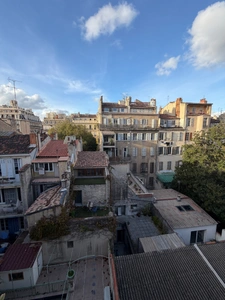 Rue Consolat - T2 -Dernier étage - 30m2 - Parfait Etat     126 000 euro FAI