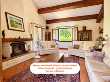 13400  Aubagne (Casamance et Chateau de Creissauds) Maison Individuelle -  4 à 5 chambres - 220m2 hab et 300m2 plancher