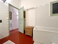 13004 - Impasse Croix de Regnier - T5 - 114,50 m2 + BALCON + CAVE (+ Place de Pkg)- EXPOSITION SUD SUR JARDINS   432 000 euro 