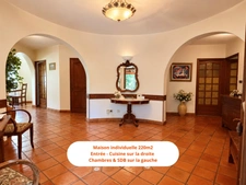 13400  Aubagne (Casamance et Chateau de Creissauds) Maison Individuelle -  4 à 5 chambres - 220m2 hab et 300m2 plancher