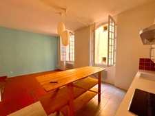 Rue du Refuge - Quartier du PANIER - T3 Typique Rénové - 63 m2 - Traversant Est/Ouest -       264 600 euro