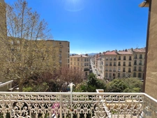 13004 - Impasse Croix de Regnier - T5 - 114,50 m2 + BALCON + CAVE (+ Place de Pkg)- EXPOSITION SUD SUR JARDINS   432 000 euro 