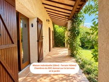 13400  Aubagne (Casamance et Chateau de Creissauds) Maison Individuelle -  4 à 5 chambres - 220m2 hab et 300m2 plancher