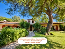 13400  Aubagne (Casamance et Chateau de Creissauds) Maison Individuelle -  4 à 5 chambres - 220m2 hab et 300m2 plancher