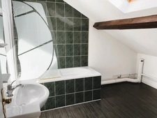 IMMEUBLE un local commercial et 2 T2 de 42 et 60 m2 