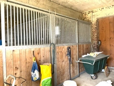 FERME AU CARRE avec dépendances, pâtures, boxe chevaux ...  