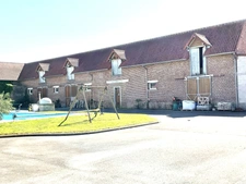 FERME AU CARRE avec dépendances, pâtures, boxe chevaux ...  