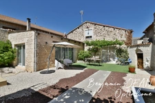 Ensemble immobilier avec piscine et terrasses – Cers (34)