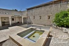 Ensemble immobilier avec piscine et terrasses – Cers (34)