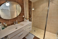 Maison de ville à vendre 6 pièces  (167 m2) 4 chambres, 2 s d'eau, 2 WC. 1 Garage et un jardin