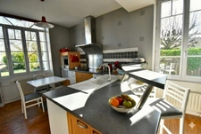 Maison de ville à vendre 6 pièces  (167 m2) 4 chambres, 2 s d'eau, 2 WC. 1 Garage et un jardin