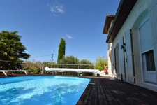 Maison à vendre 7 pièces  (16) ANGOULEME Centre, 5 chambres, 2 garages, 1 piscine.