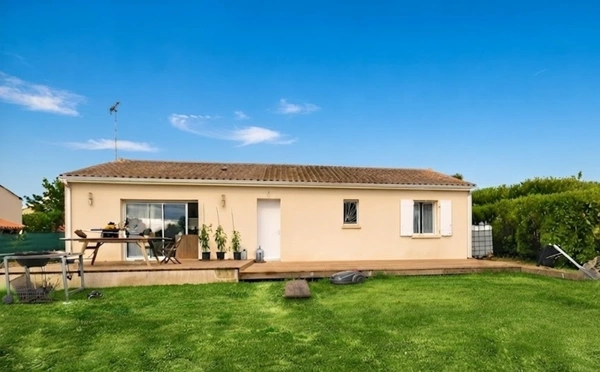 Maison à vendre 4 pièces VARS (16), 3 chambres et terrain