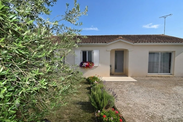 Maison à vendre 4 pièces VARS (16), 3 chambres et terrain