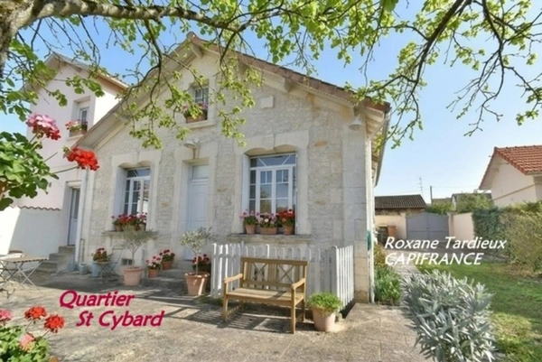 Maison de ville à vendre 6 pièces  (167 m2) 4 chambres, 2 s d'eau, 2 WC. 1 Garage et un jardin