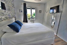 Maison à vendre 6 pièces  (16) ST YRIEIX, 5 chambres, garage, véranda, piscine. 