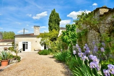 Maison à vendre 5 pièces proche de JARNAC (16) Propriété d'env 162 m2 ave 3 ch et 1 bureau, 